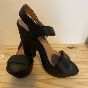 Aldo platform wedge sandal size 10